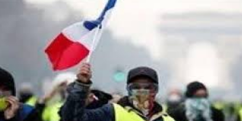  فرنسا: السترات الصفراء تصعّد وترفع شعار ارحل في وجه الرئيس ماكرون